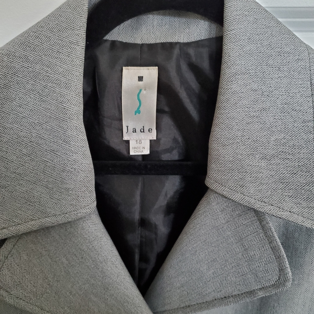 Jade Blazer - Picture 3 of 11